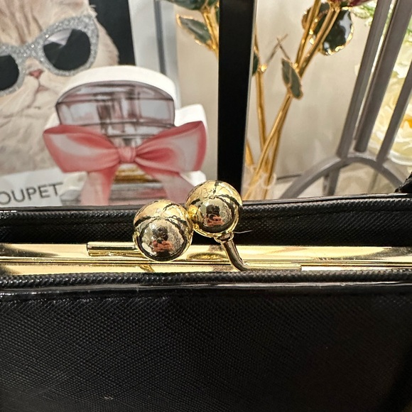 Betsey Johnson Like NEW Black Tote/Crossbody with Kisslock - Picture 5 of 15